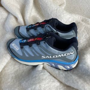 Mens Salomon training / hiking sneakers in size 11